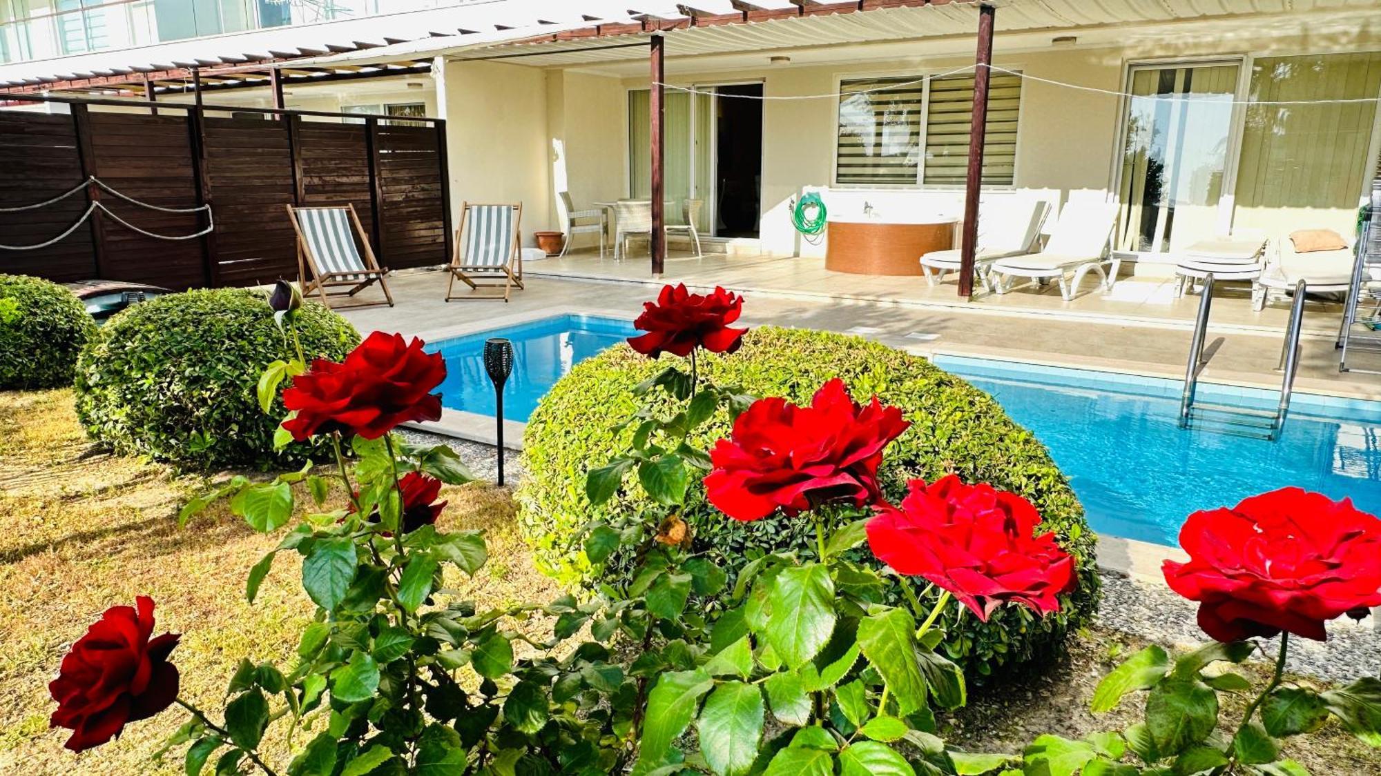 Babylon Luxury Villa With Private Pool And Indoor Heated Pool 시데 외부 사진